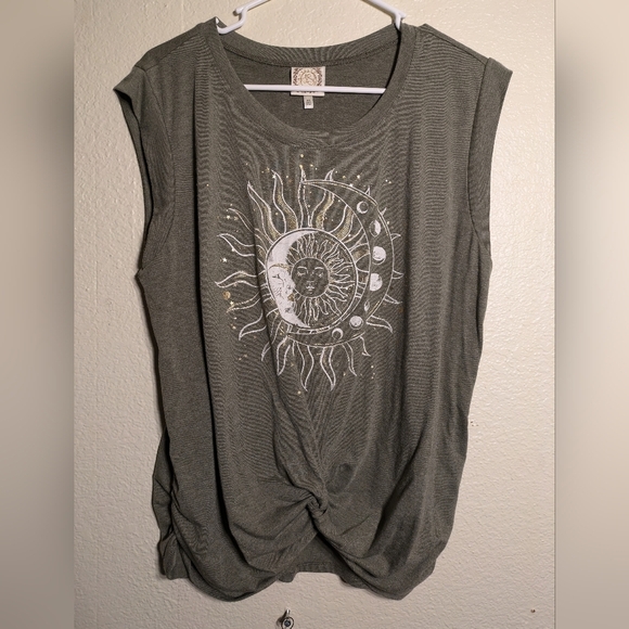 Sun and Moon Graphic Olive Top Size Xl - Picture 1 of 5